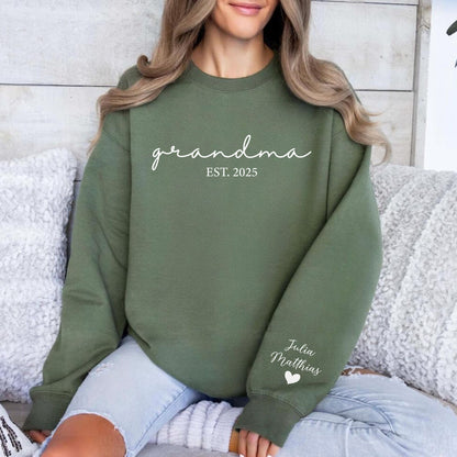 Personalisiertes Oma-Sweatshirt mit Enkelnamen auf dem Ärmel, Geschenk für Oma