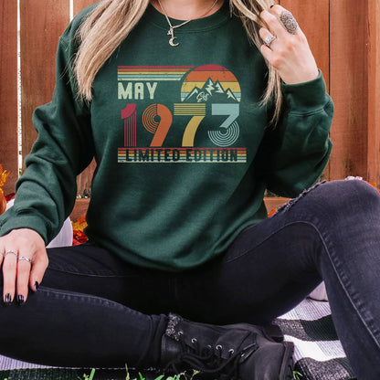 Personalisiertes Retro Birthday Sweatshirt & Shirts