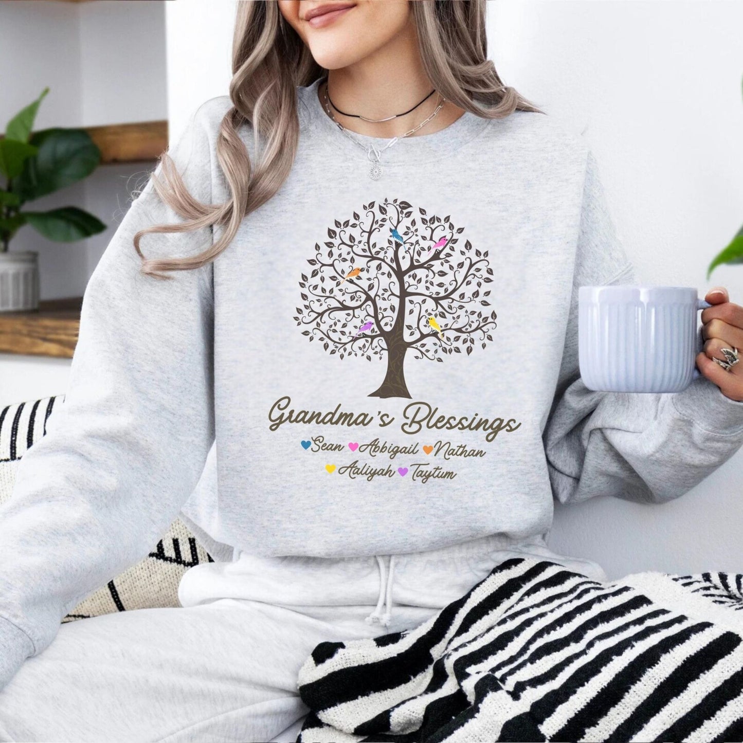 Personalisiertes 'Omas Segen'-Sweatshirt mit Vögeln, Oma-Sweatshirt mit den Namen der Enkelkinder