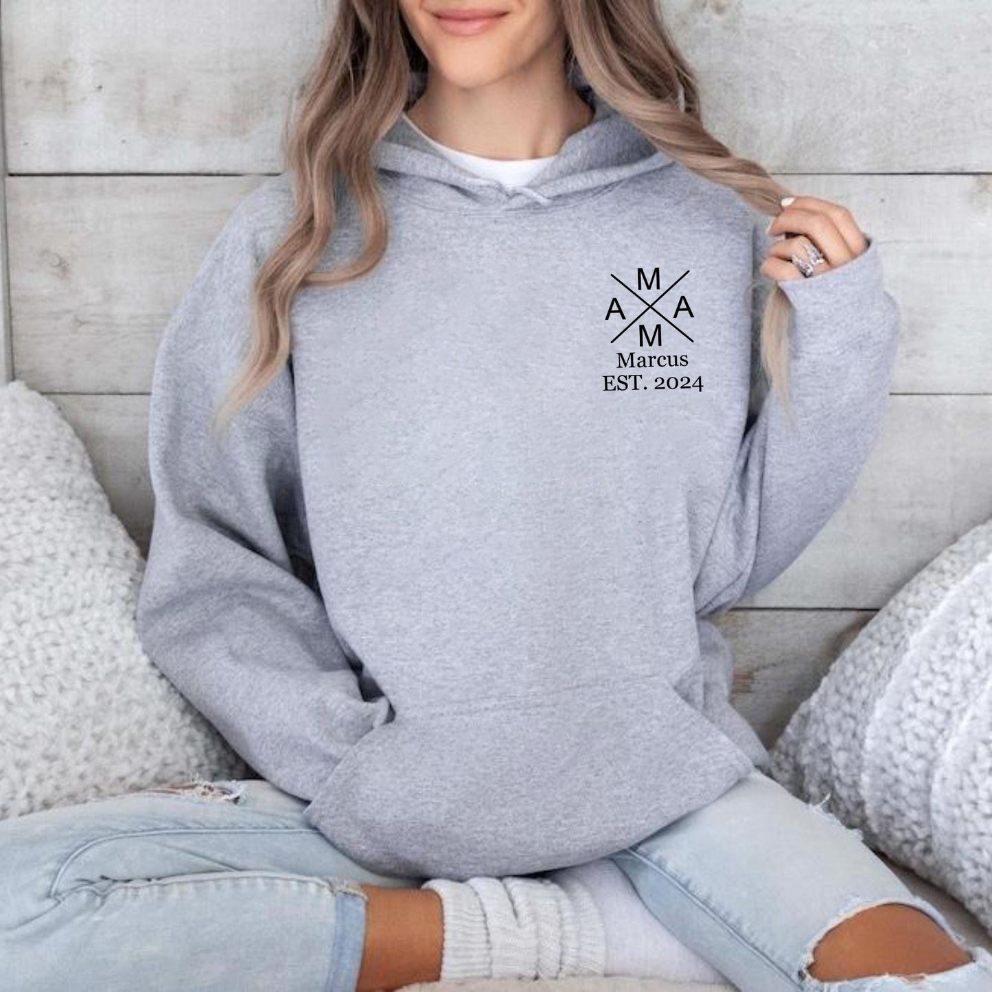 Personalisierter Mama Hoodie mit individuellem Namen und Geburtsjahr - Weihnachtsgeschenk