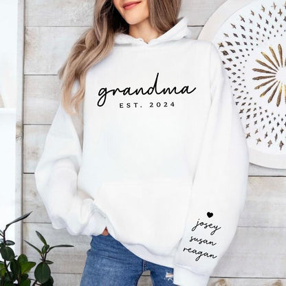 Personalisiertes Oma-Sweatshirt und Hoodie mit Kindernamen auf dem Ärmel