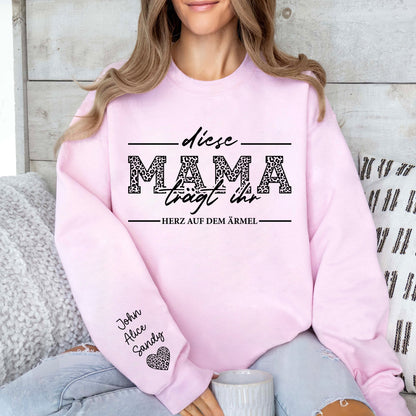 Personalisiertes Mama-Sweatshirt mit den Namen der Kinder auf dem Ärmel, Ich trage mein Herz auf dem Ärmel