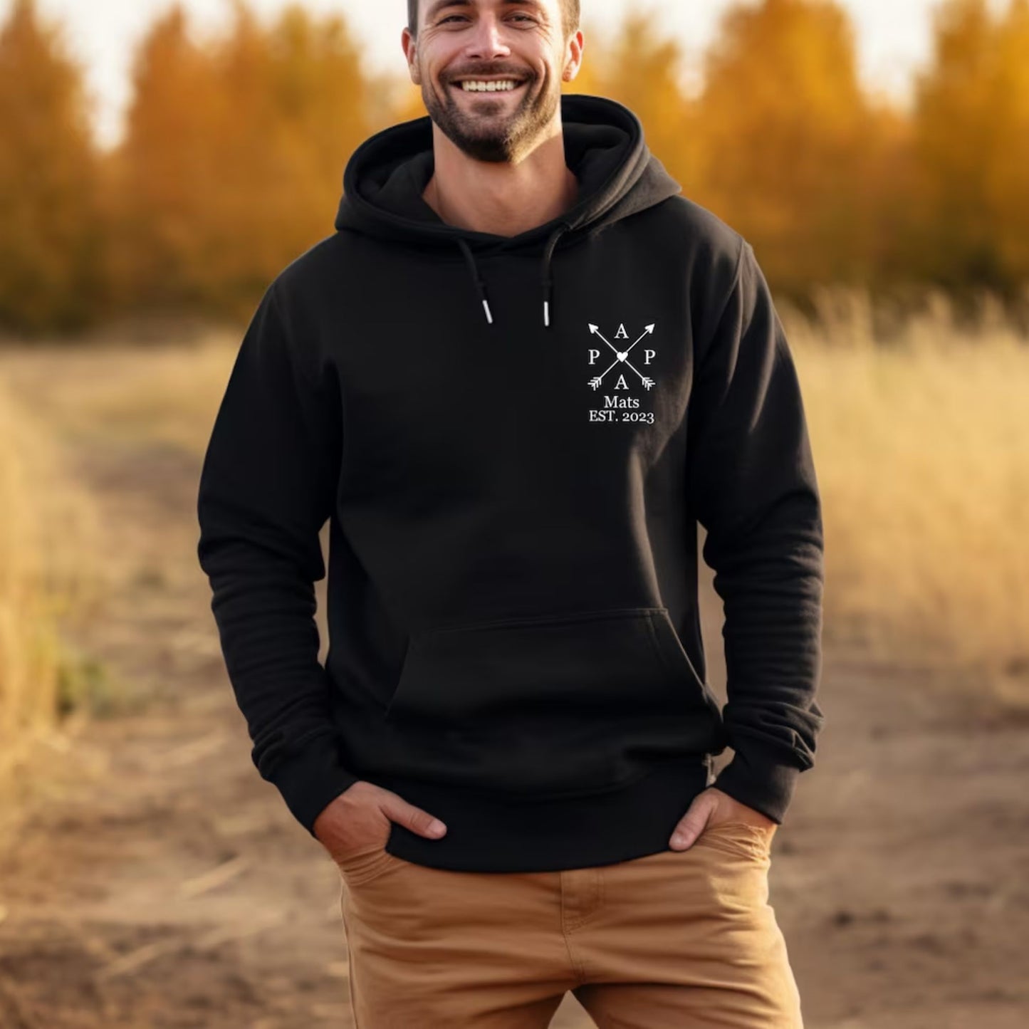 Papas Stolz: Hoodie mit individuellem Namen und Geburtsjahr, Papa-Geschenk