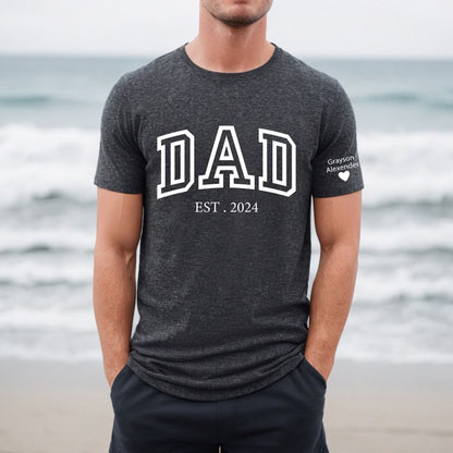 Personalisiertes Papa T-Shirt mit Kindernamen auf dem Ärmel, Geschenk für Papa