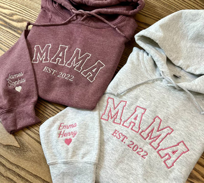 Personalisierter bestickter Mama Hoodie mit Namen auf dem Ärmel - Geschenk für Mama