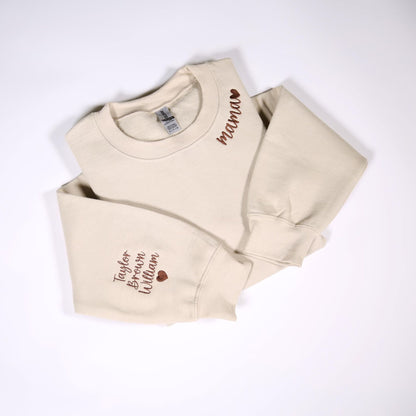 Personalisierter bestickter Mama-Sweatshirt mit Kindernamen auf dem Ärmel, Geschenk für Mama