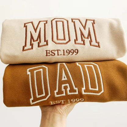 Mom/Dad Est Besticktes Rundhals Sweatshirt