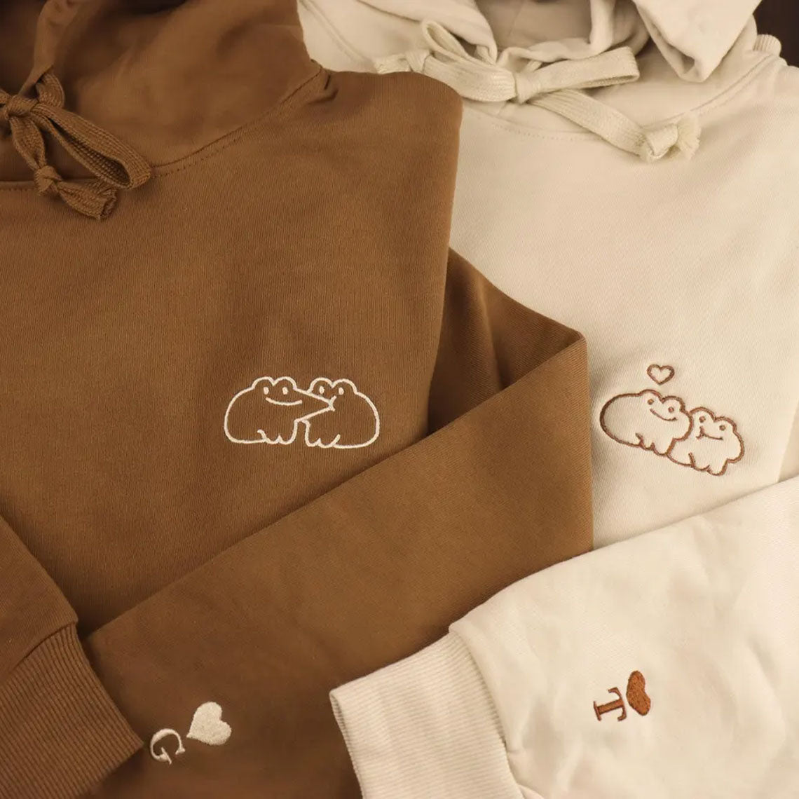 Personalisiertes Frosch-Pärchen Hoodie bestickt – Couple Hoodie mit Namen