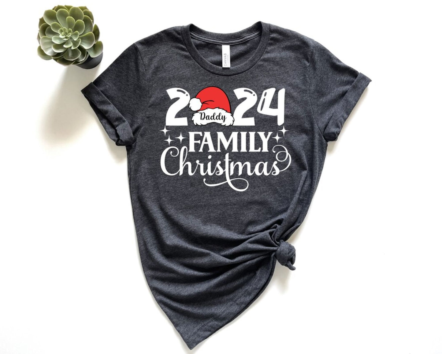 Personalisiertes Familienweihnachtsshirt mit Name 2024 - Weihnachtsgeschenke für die Familie