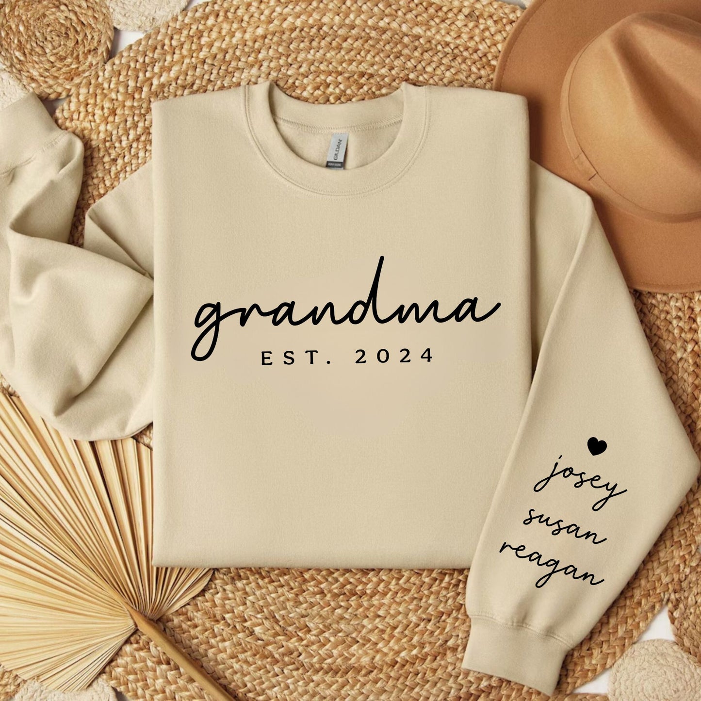 Personalisiertes Oma-Sweatshirt und Hoodie mit Kindernamen auf dem Ärmel