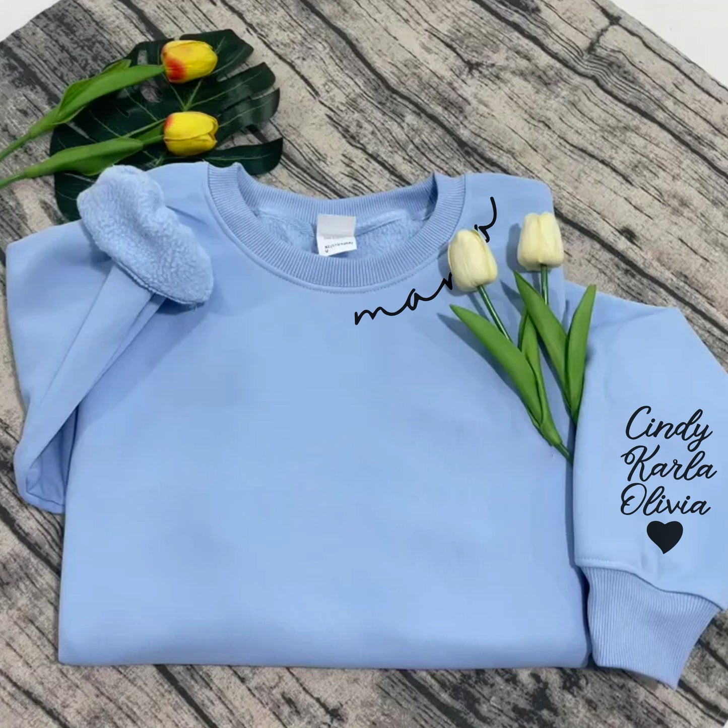 Personalisiertes Mama-Sweatshirt mit dem Namen des Kindes auf dem Ärmel