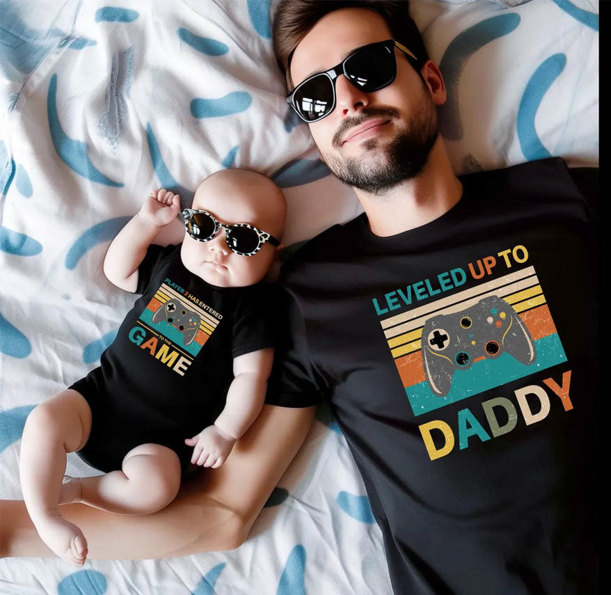 Leveled Up to Daddy T-Shirts – Matching Shirts für Papa & Kids