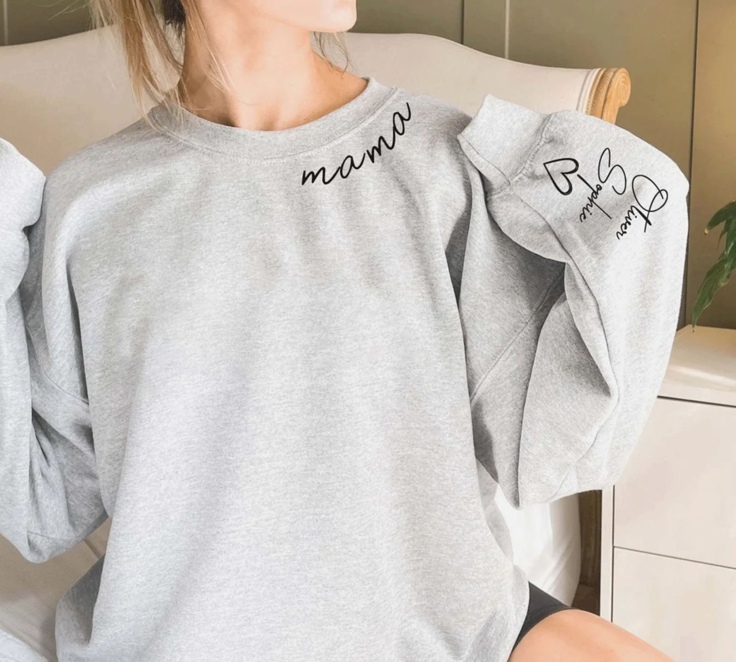 Personalisiertes Mama-Sweatshirt mit Namen des Kindes auf dem Ärmel - Weihnachtsgeschenk für Mama