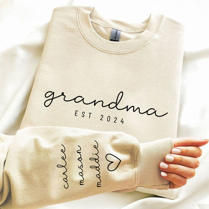 Personalisiertes Oma Shirt mit Kindernamen auf dem Ärmel - Oma Geschenk