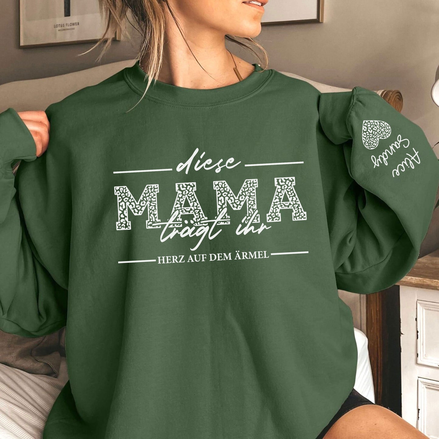 Personalisiertes Mama-Sweatshirt mit den Namen der Kinder auf dem Ärmel, Ich trage mein Herz auf dem Ärmel