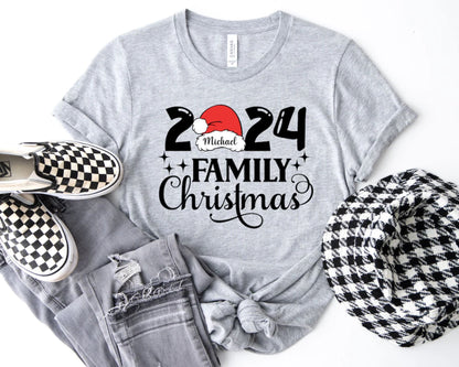 Personalisiertes Familienweihnachtsshirt mit Name 2024 - Weihnachtsgeschenke für die Familie