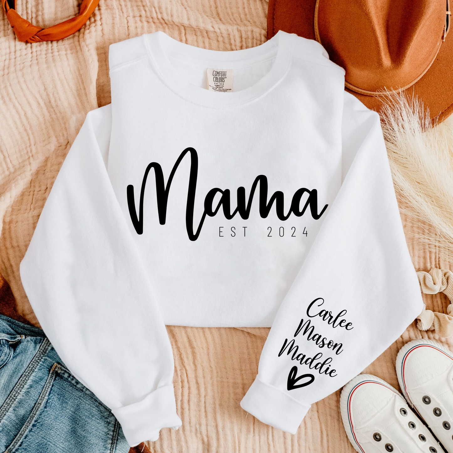 Personalisiertes 'Mama EST 2024' Sweatshirt mit Namen auf den Ärmeln