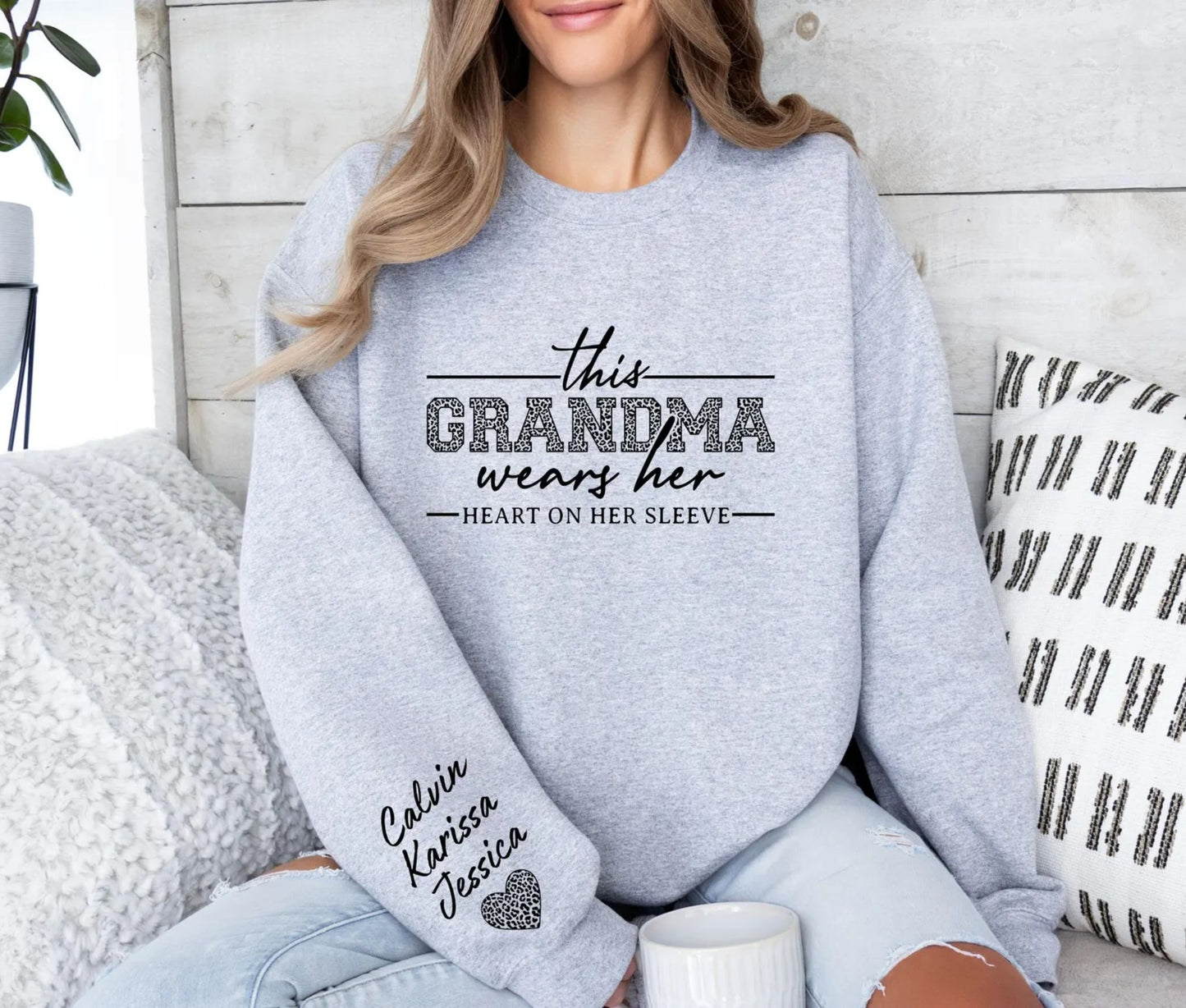 Personalisierter Oma-Sweatshirt, Diese Oma trägt ihr Herz auf dem Ärmel Pullover