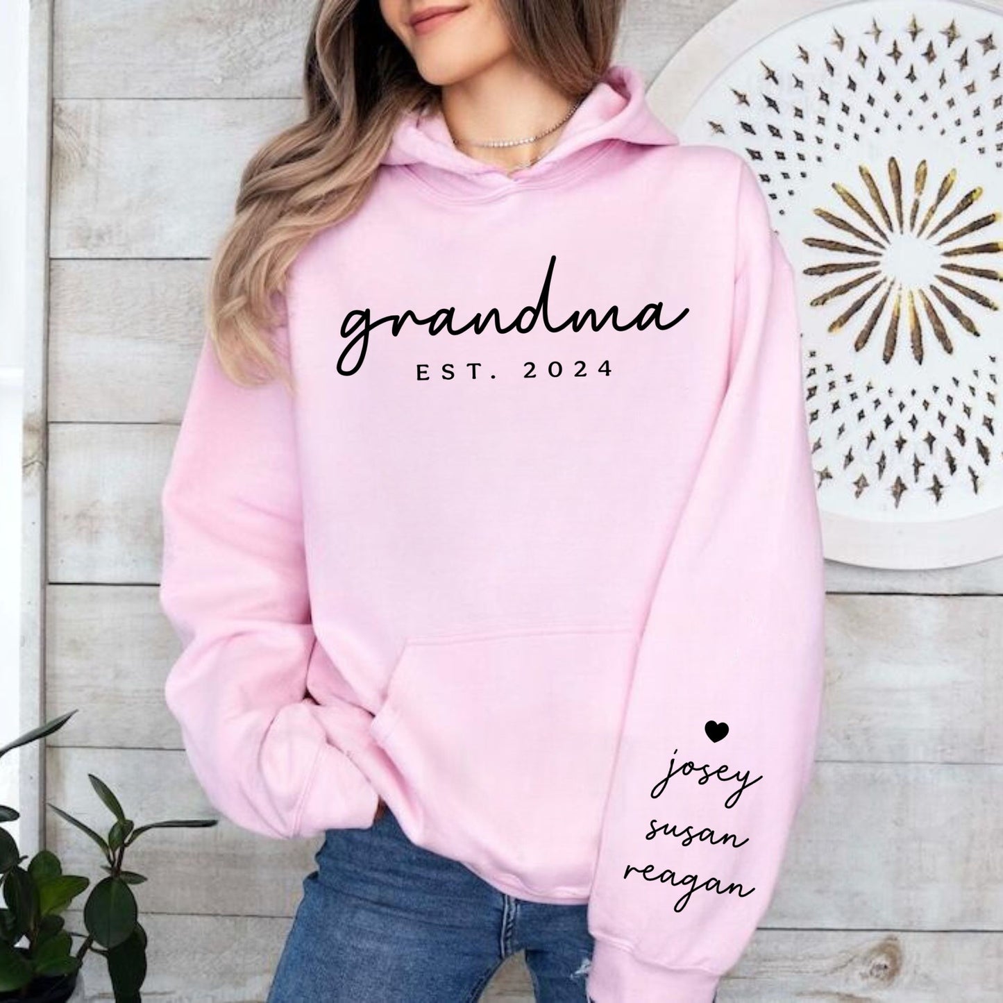 Personalisiertes Oma-Sweatshirt und Hoodie mit Kindernamen auf dem Ärmel