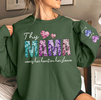 Diese Mama trägt ihr Herz Sweatshirt – Geschenk für Mama