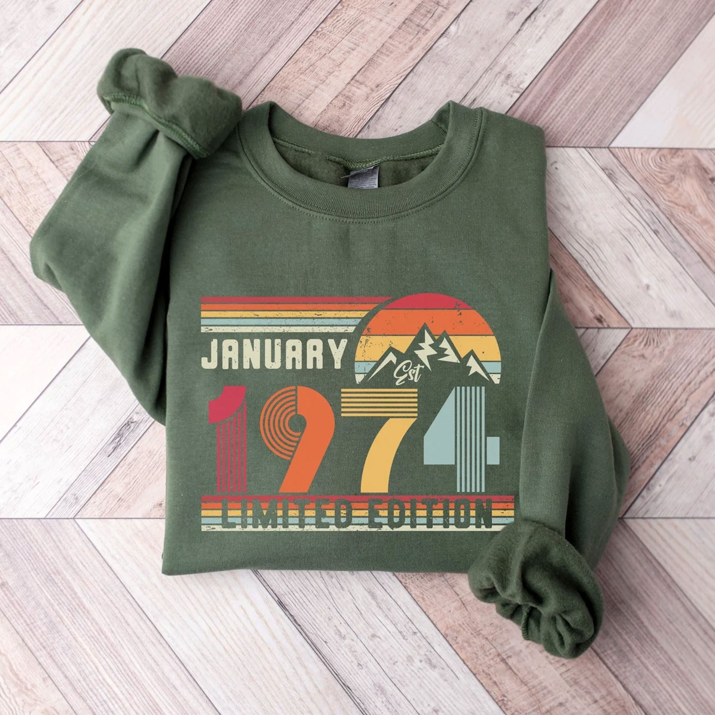 Personalisiertes Retro Birthday Sweatshirt & Shirts