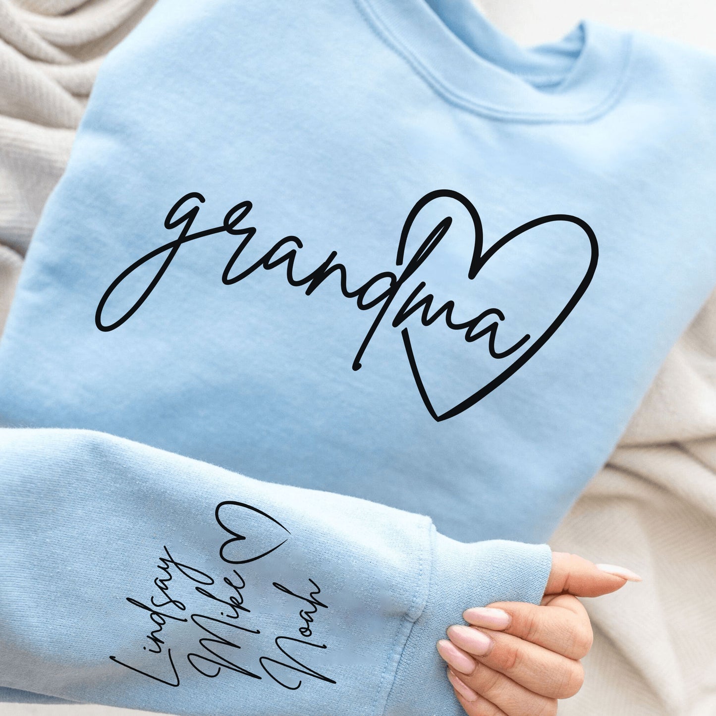 Personalisierter Oma-Pullover mit den Namen der Enkelkinder auf dem Ärmel, Geschenk für Oma