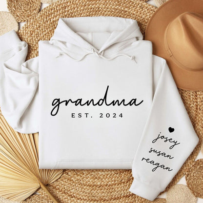 Personalisiertes Oma-Sweatshirt und Hoodie mit Kindernamen auf dem Ärmel