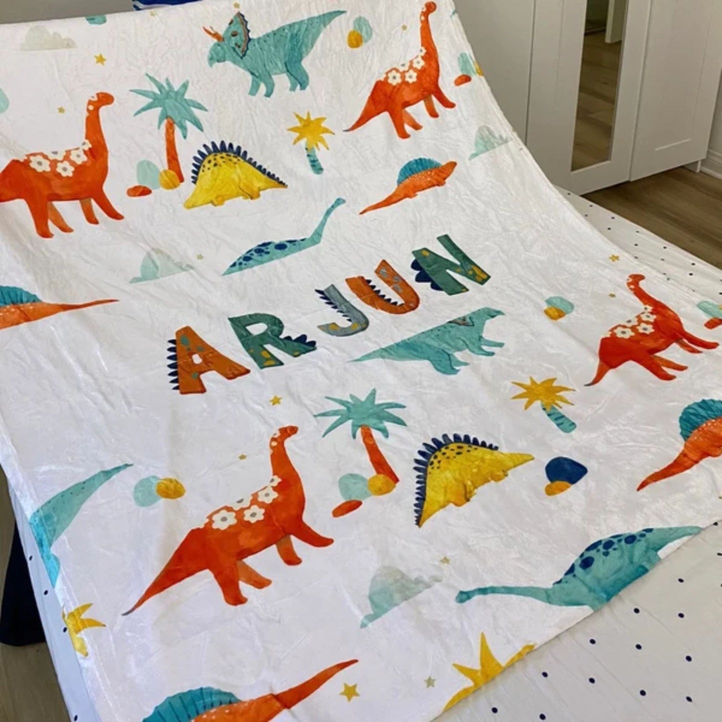 Monogrammierte Decke, personalisierte Decke – Dinosaurier-Bettdecke für Kinder