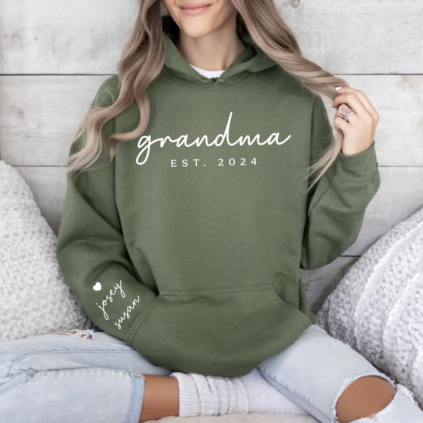 Personalisiertes Oma-Sweatshirt und Hoodie mit Kindernamen auf dem Ärmel