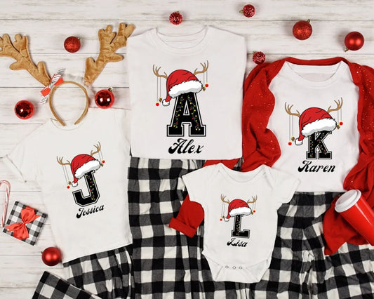 Weihnachtliches Shirt mit personalisiertem Namens Initial – Familien Weihnachts Shirt