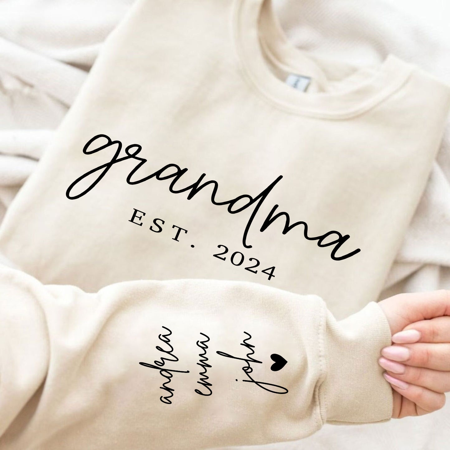 Personalisiertes Oma Sweatshirt mit den Namen der Enkelkinder auf dem Ärmel - Geschenk für Oma