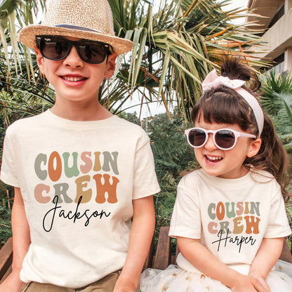 Personalisiertes Groovy Cousin Crew Kinder Shirt - Retro individuell abgestimmte Cousins Shirts