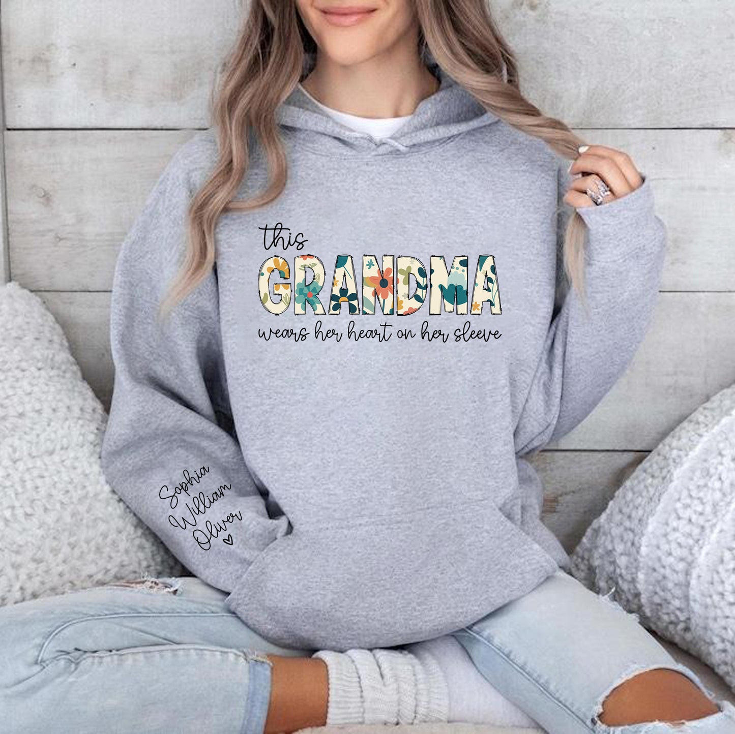 Personalisiertes Sweatshirt für Oma, Weihnachtsgeschenk für Mama - Ich trage mein Herz auf meinem Ärmel