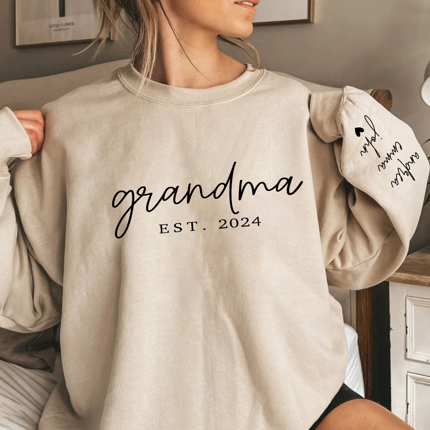 Personalisiertes Oma Sweatshirt mit den Namen der Enkelkinder auf dem Ärmel - Geschenk für Oma