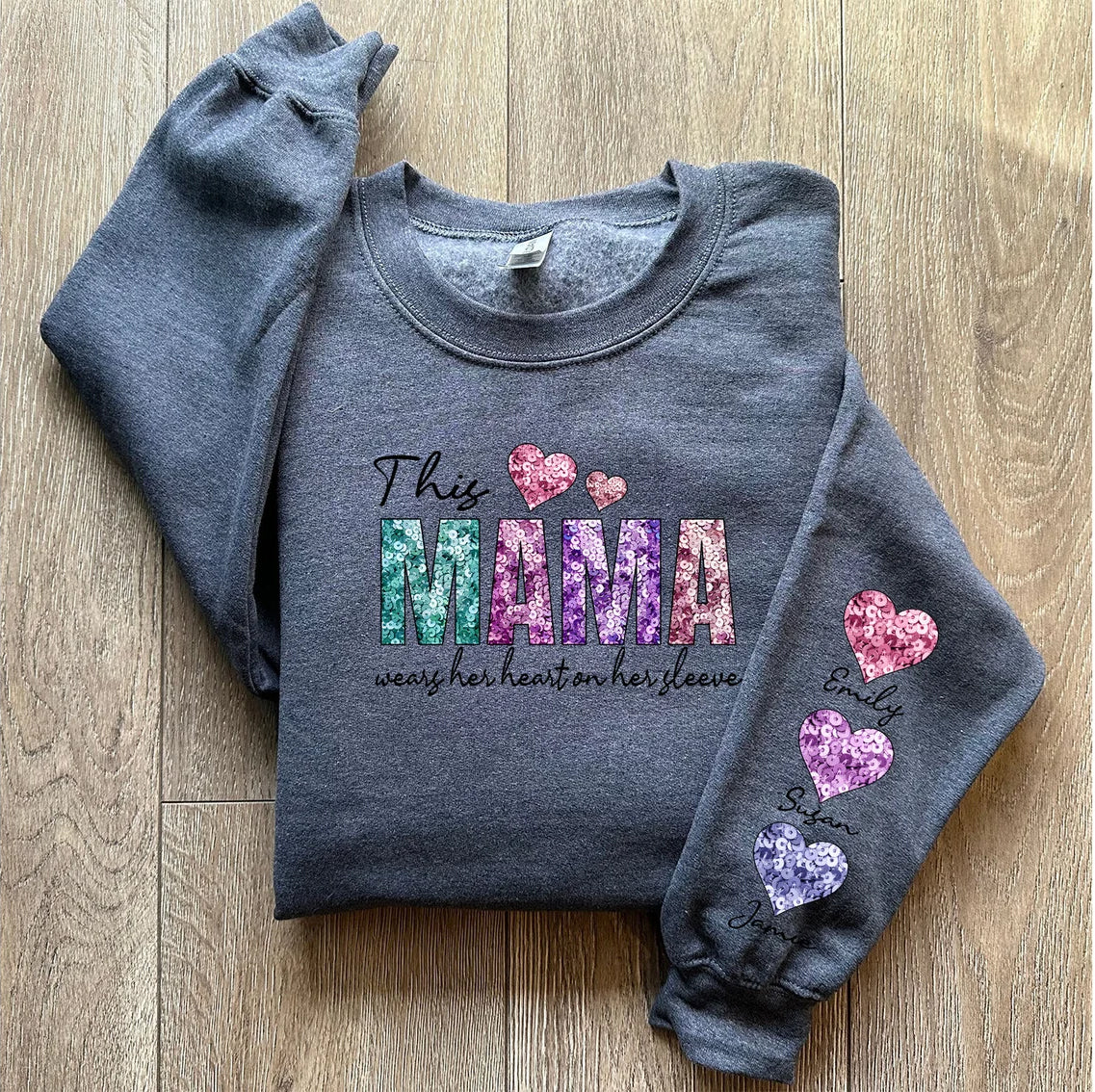 Diese Mama trägt ihr Herz Sweatshirt – Geschenk für Mama