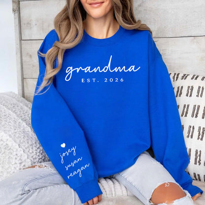 Personalisiertes Oma-Sweatshirt mit Kindernamen auf dem Ärmel