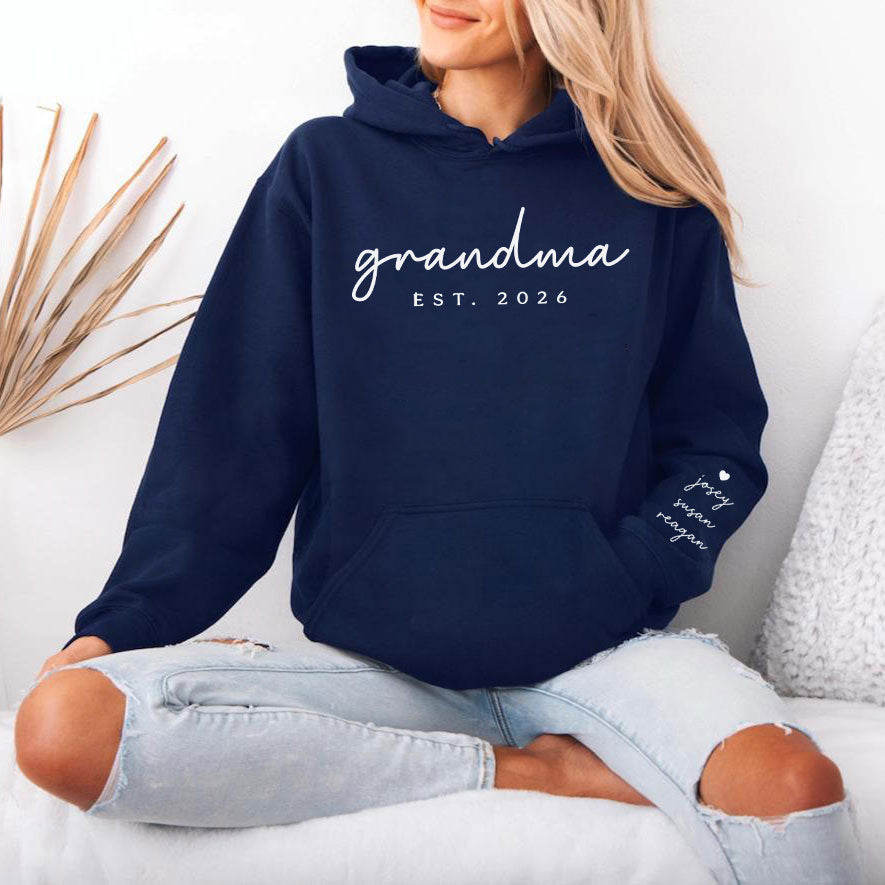 Personalisiertes Oma-Sweatshirt mit Kindernamen auf dem Ärmel