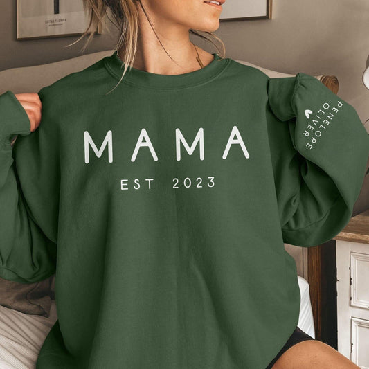 Benutzerdefiniertes Mama Sweatshirt mit Datum und Kindername auf dem Ärmel - GiftHaus