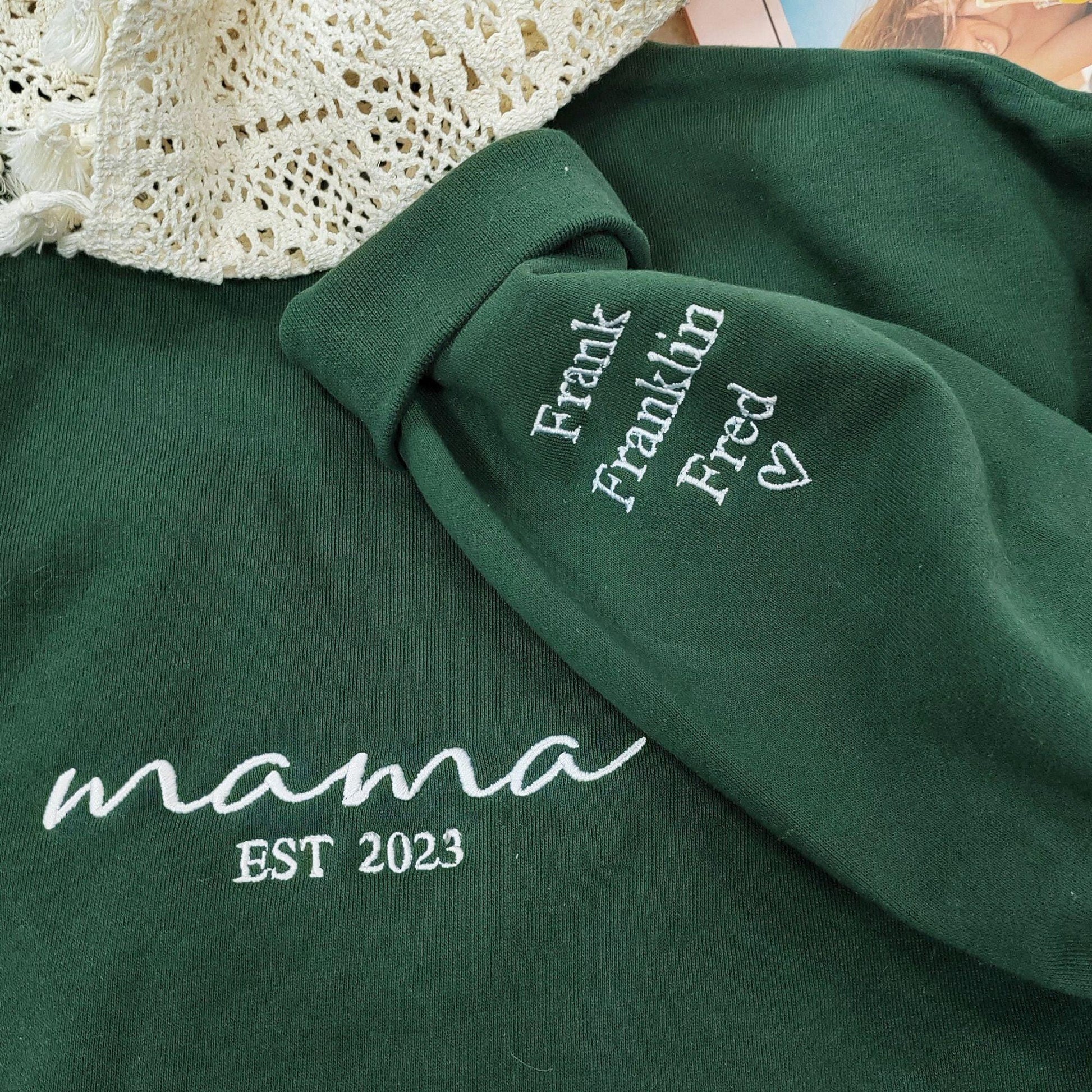 Benutzerdefiniertes Mama Sweatshirt mit Kindernamen bestickt - Mama Geschenke - GiftHaus