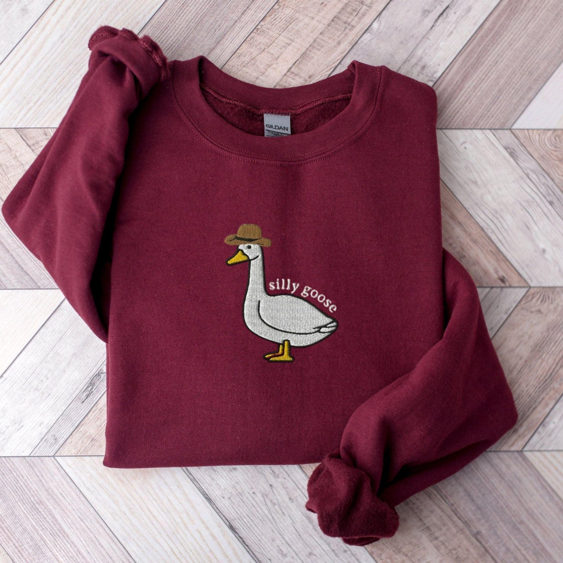 Besticktes Silly Goose Sweatshirt - GiftHaus