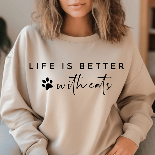 Das Leben ist schöner mit Katzen - Gemütliches Sweatshirt - Geschenk für Katzenbesitzer - GiftHaus
