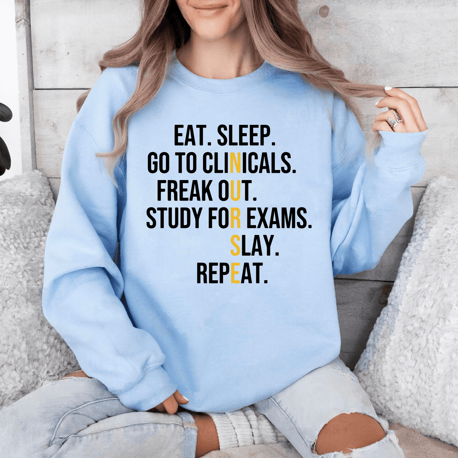 Essen. Schlafen. Klinik. Lernen. Triumphieren. Wiederholen - Sweatshirt - GiftHaus