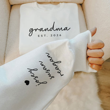 Personalisiertes Oma-Sweatshirt mit Kindernamen auf dem Ärmel