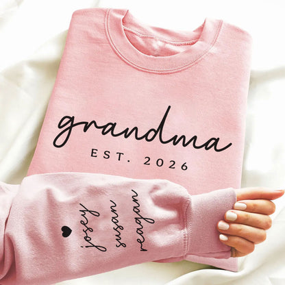 Personalisiertes Oma-Sweatshirt mit Kindernamen auf dem Ärmel