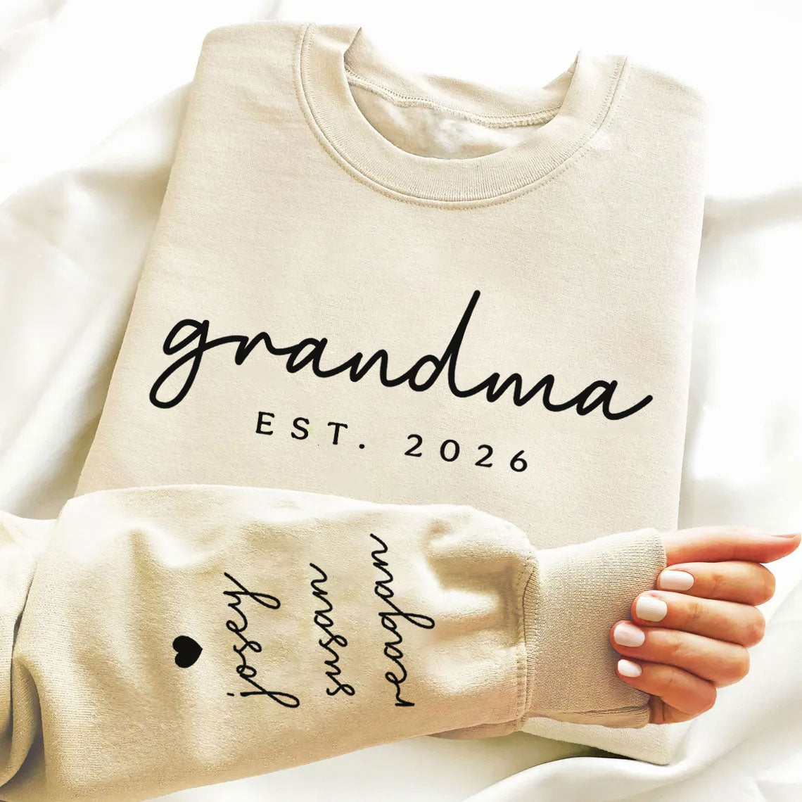 Personalisiertes Oma-Sweatshirt mit Kindernamen auf dem Ärmel