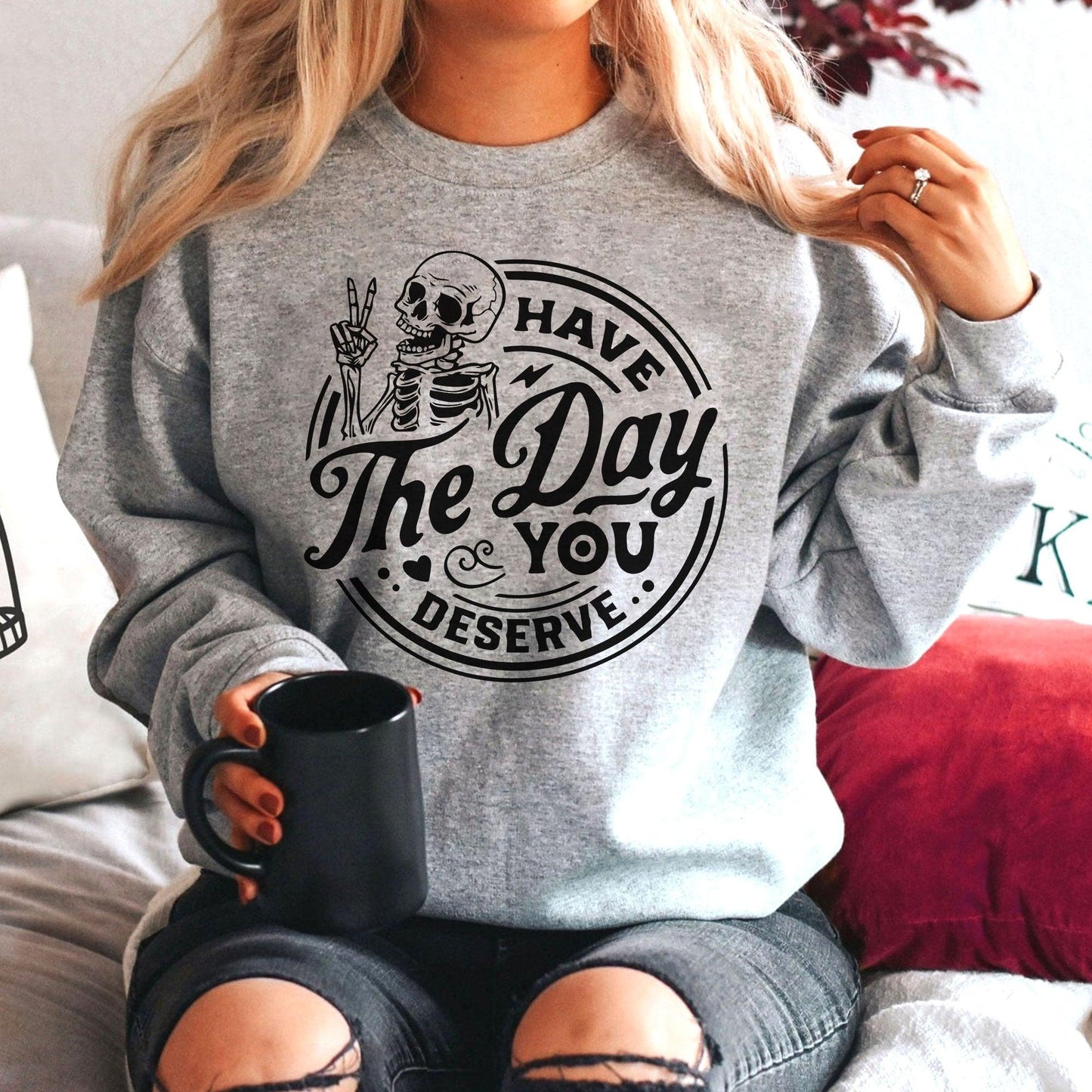 Habe den Tag den du verdienst Sweatshirt und Hemden - Lustiges Skelett Sweatshirt Damen - GiftHaus