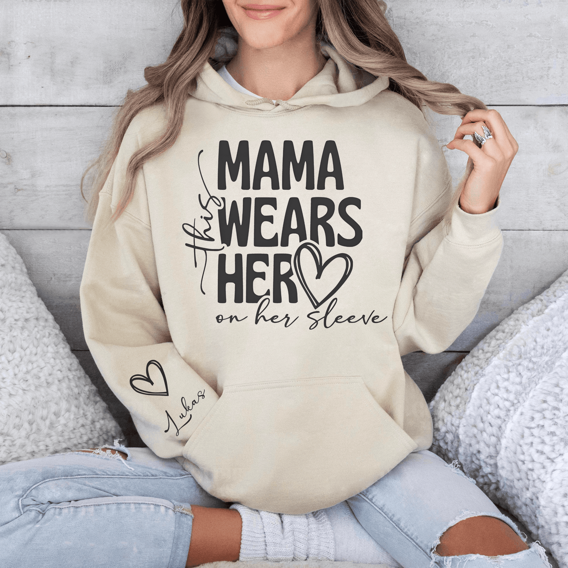 Herz-am-Ärmel Mama-Sweatshirt - Personalisierbar - GiftHaus