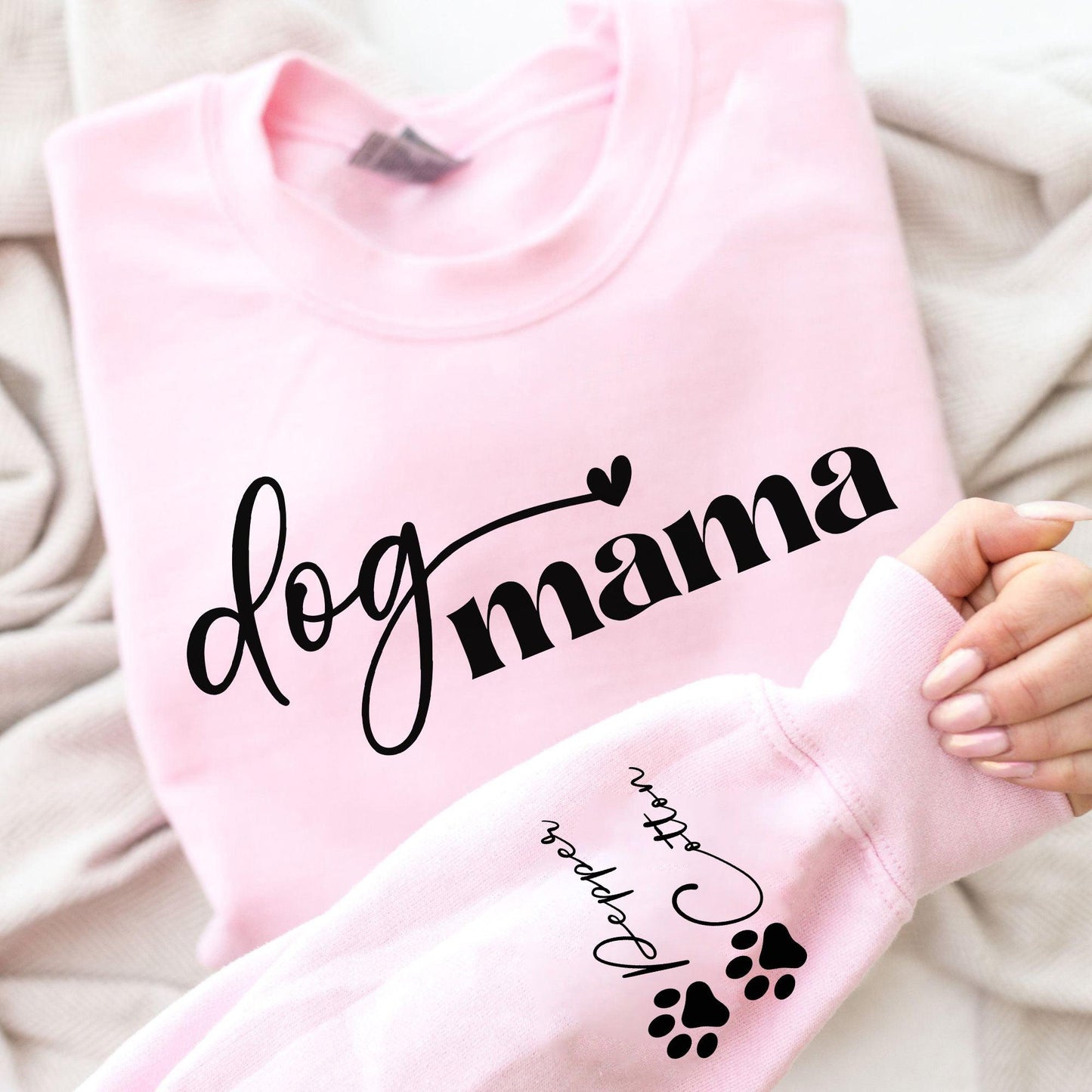 Hunde Mama Sweatshirt mit Name auf dem Ärmel - Geschenk für Hundemama - GiftHaus