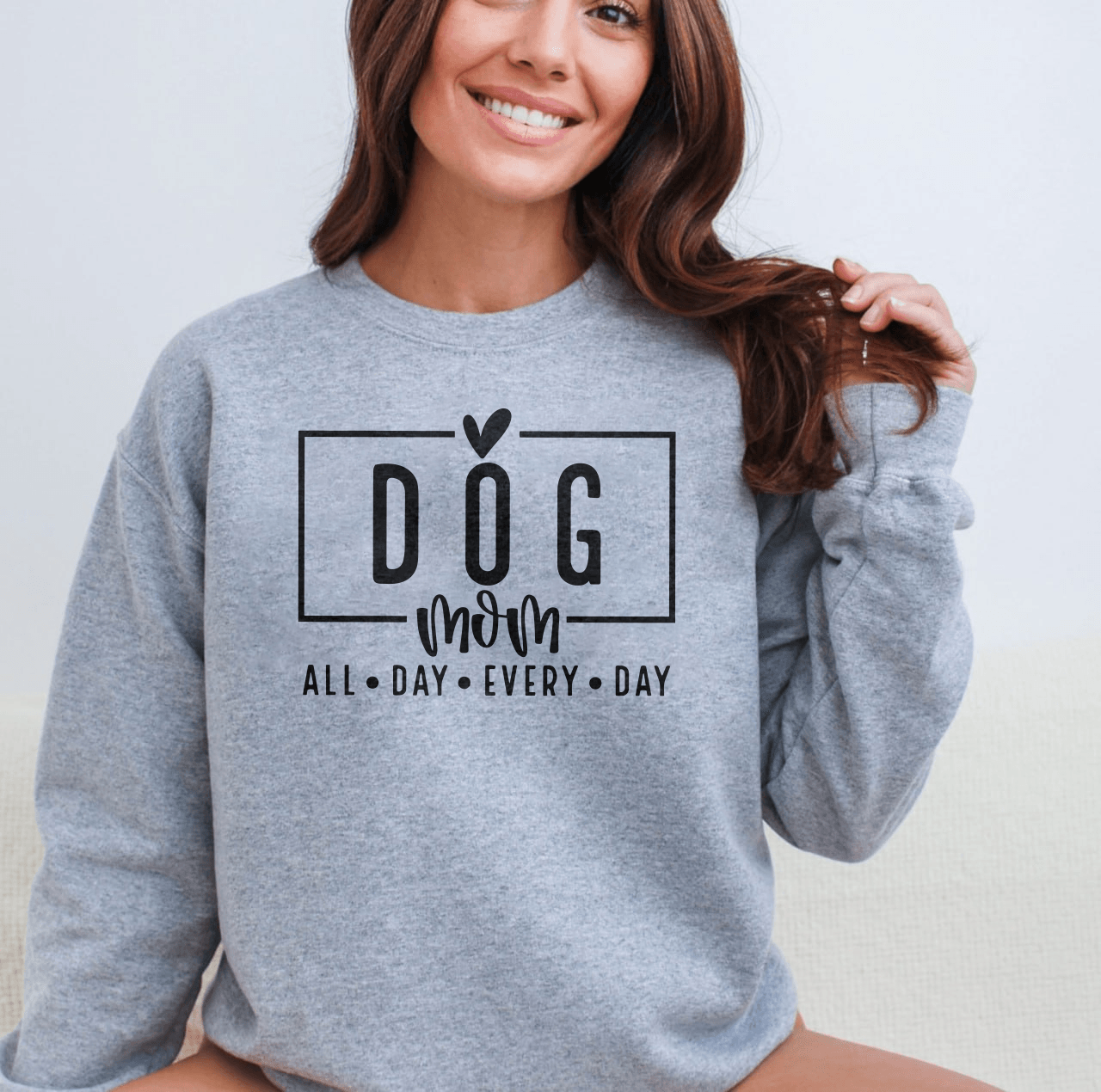 Hundemama - jeden Tag, den ganzen Tag Sweatshirt, Geschenk für Hundemama - GiftHaus