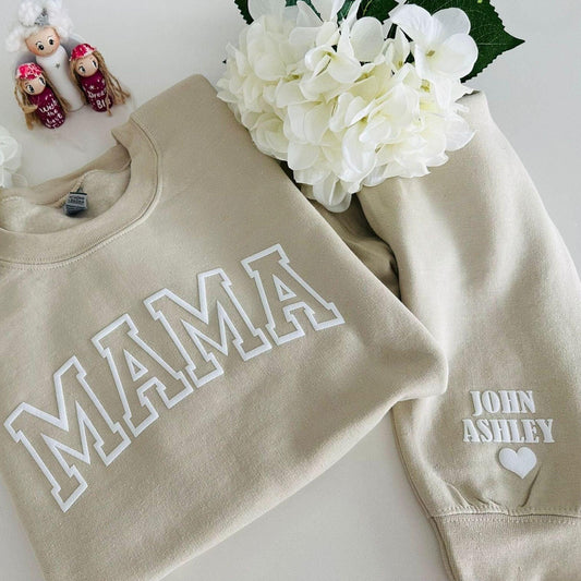 Individuell geprägtes Mama Sweatshirt mit Kindernamen - Geschenk für Mama - GiftHaus